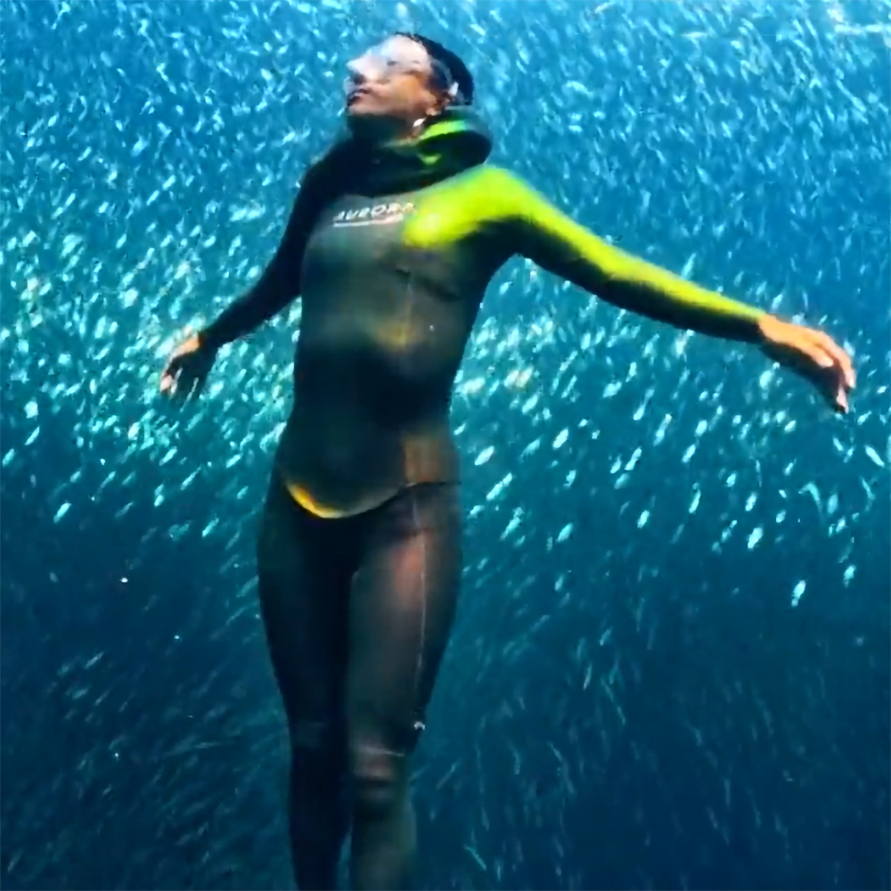 Wetsuit feature – What is the Yamamoto changeable color cloth uses for?cid=16